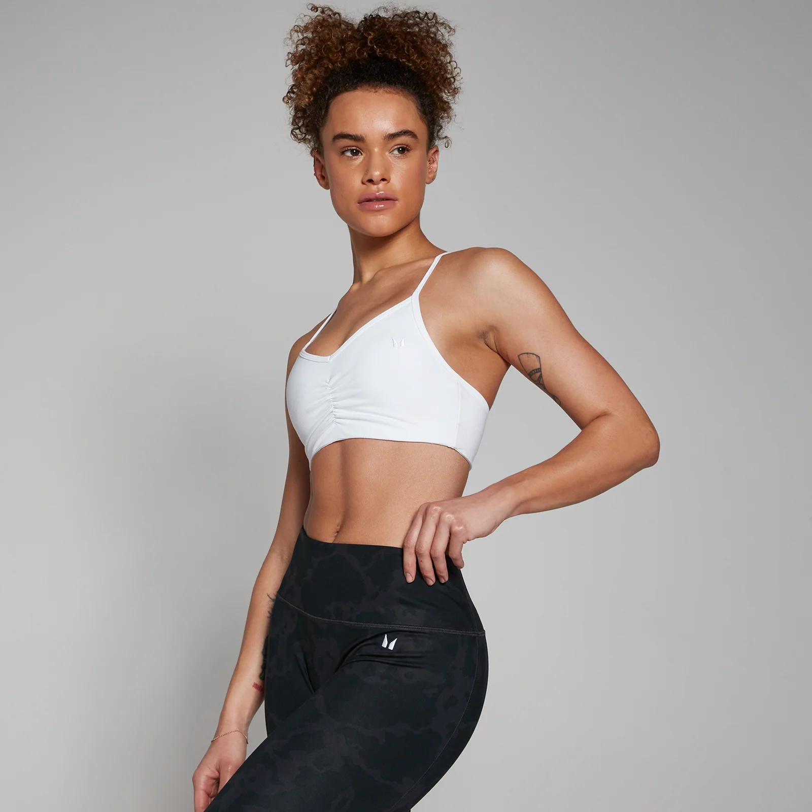 MP ženski sportski grudnjak Tempo Abstract – bijeli - XS Fotografija 1